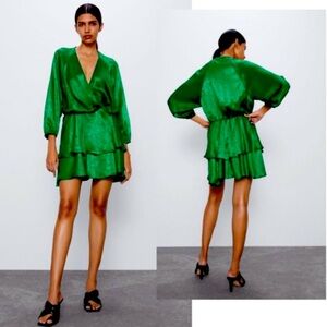 🔥🔥 Zara Emerald Green Satin Mini long sleeve  dress. Size Medium